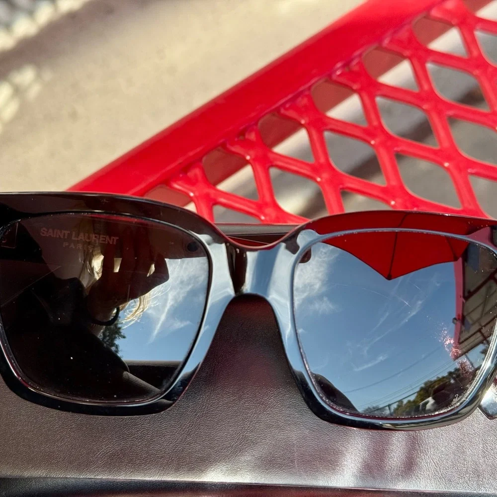 Saint Laurent Black Sunglasses SL 507 - Picture 7 of 11